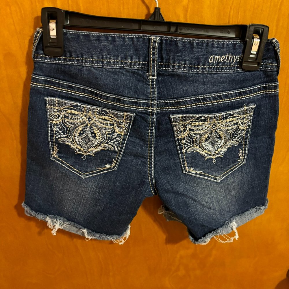 Amethyst Women's Jean Shorts Size: 0 Raw Hem - Picture 7 of 11